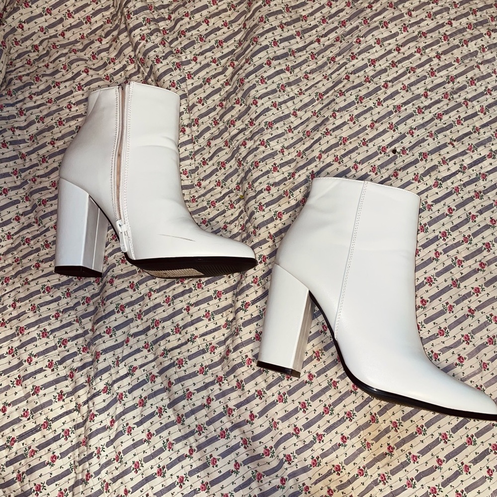 Vintage Minimalist Side Zipper Classic Boots with fleece interior.🌿